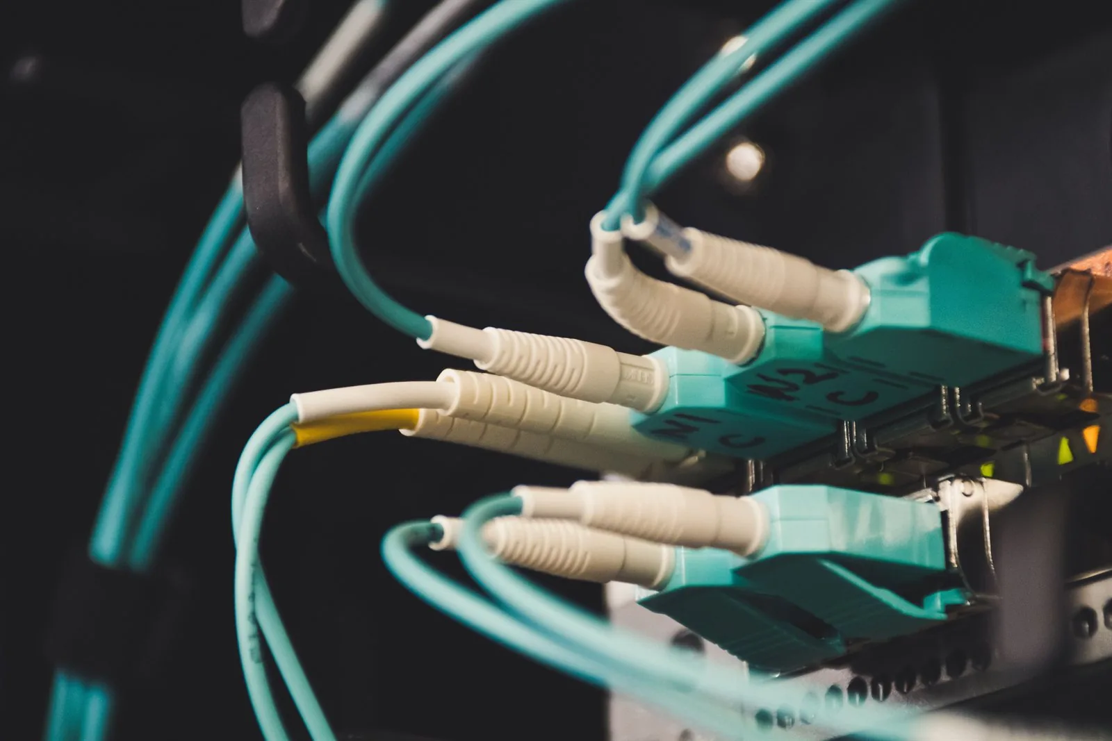 Glasfasertechnik Wien – LWL-Verlegung und Spleißtechnik von AVplus e.U.